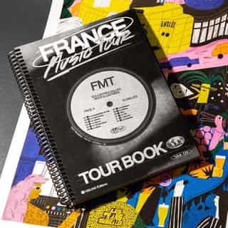 🔥 🎚 𝗙𝗥𝗔𝗡𝗖𝗘 𝗠𝗨𝗦𝗜𝗖 𝗧𝗢𝗨𝗥 🎚🔥
En ce moment, on a plein d'idées et la chance de pouvoir les concrétiser. C'est donc tout en joie qu'on vous présente notre nouveau projet : France Music Tour Vol.1, qui sort aujourd'hui en complicité avec @lacooperativedemai, scène légendaire de Clermont-Ferrand.
 
🎛 France Music Tour Vol.1, c'est 12 salles de concert mythiques illustrées par 12 artistes, rassemblées dans une nouvelle collection de 12 affiches riso imprimées chez @kiblind_atelier et un bouquin de 120 pages façon roadbook, pour un Tour de France version rock. 
 
💿 La collection FRANCE MUSIC TOUR Vol.1 présente les créations originales de 12 illustratrices et illustrateurs invités à dessiner leur salle de cœur dans une série d’affiches inédites, mettant en lumière les lieux emblématiques trop souvent restés dans l’ombre, tels que @transbolyon, le @le_bikini_toulouse, le @bataclanofficiel à Paris et @lavapeurdijon, entre autres.
 
📒 Le livre France Music Tour Vol.1, imaginé sous la forme d’un roadbook - petite bible des artistes en tournée – regroupe les illustrations de la collection et raconte ces 12 illustres salles à travers des anecdotes singulières, des chiffres spectaculaires, des dates, des images et des souvenirs.

🏢🛕🏤 Les 12 salles illustrées par :
 
@lacooperativedemai x @charlottepargue 
@cartoreims x @celiagenevois 
 @laiterie_artefact x @ana___popescu 
@lavapeurdijon x @corentin.pernet 
@transbolyon x @morgane_fadanelli 
@le_bikini_toulouse x @antoinemaillardcomics 
@krakatoa_33 x @sylvainhavec 
@lasirene17 x Ruliano des Bois
@uburennes x @dans.les.dents 
@le106 x @ludwickhernandez 
@aerolille x @studio.lescanailles 
@bataclanofficiel x @melekzertal 
 
🎯 Le roadbook et la collection d'affiches riso sont disponibles dès à présent sur Kiblind-store.com (lien dans la bio), chez @kiblind_atelier à Lyon, dans notre boutique du @104paris , et dans les salles partenaires.
 
#francemusictour #salledeconcert #musiclive #musique #edition #illustration #kiblindatelier #risographie #afficheriso #illoofinsta #artofinsta