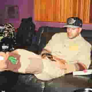 The rising Colombian singer Feid released “Fumeteo,” a thunking yet hummable reggaeton single, on Thursday. It’s the first cut from an upcoming album due out later this year.⁠
⁠
Tap the link in our bio to listen and read more.⁠
⁠
Photo: Deathofgian