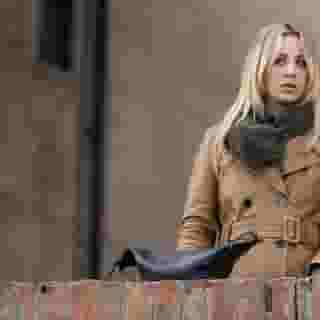 In a TV age where it’s increasingly rare for series to reach a satisfying end, ‘The Flight Attendant’ touches down seamlessly. Tap the link in our bio to read more about the Kaley Cuoco comedy-thriller. Photograph by Colin Hutton/HBO Max