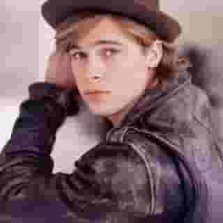 This actor got his first RS cover in 1994. Can you guess who it is? Link in our bio to read the full cover story. Photograph by Michael Putland/Getty Images