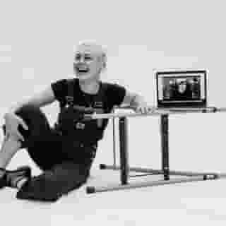 You may not know it from her music, but Phoebe Bridgers is a huge Metallica fan. The California singer-songwriter caught up with drummer Lars Ulrich about Motörhead, Nine Inch Nails, and why Metallica’s ‘St. Anger’ is actually a great album. Tap the link in our bio to read their conversation for our Musicians on Musicians series. Photograph by @yanayatsuk