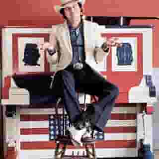 Jerry Jeff Walker, the “Mr. Bojangles” songwriter and a pioneer of the “cosmic cowboy” sound that would evolve into outlaw country, has died at 78 after a long battle with throat cancer. His album ¡Viva Terlingua! — featuring songs like “London Homesick Blues,” written by Gary P. Nunn, a member of Walker’s Lost Gonzo Band, and Ray Wylie Hubbard’s “Up Against the Wall, Redneck Mother” — is regarded as a sacred text of the early outlaw country movement and, particularly, the progressive cosmic sound that preceded it. Read our obituary to the legendary musician at the link in our bio. 