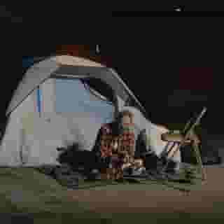 When the fires began to spread across Oregon in early September, tens of thousands of people were evacuated from their homes; many would go on to lose them entirely. Air quality in parts of the state became so bad that it maxed out the scale used to measure air quality. Meanwhile, the pandemic still gripped the state. We sent photographer Ricardo Nagaoka into the field to document the people affected by the fires — and how they were surviving. See more at the link in our bio. Photographs by @hisnameisricardo