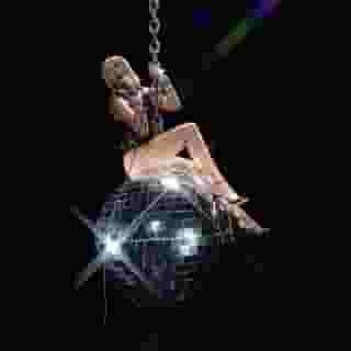 Miley Cyrus' wrecking ball is now a disco ball! The singer brought her glamorous Stevie Nicks-inspired single "Midnight Sky" to the #VMAs. See the performance at the link in our bio. Photograph courtesy of MTV