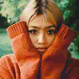 Beabadoobee went from an high-school outsider to unforgettable indie phenom. Tap the link in our bio to read why the London singer-songwriter is our latest Artist You Need to Know. Photograph by @blackksocks