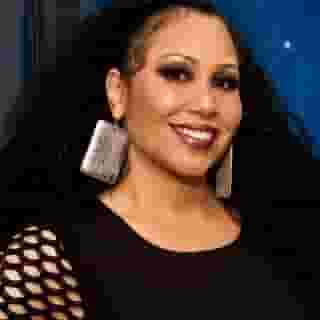 Roberta Freeman has performed with everyone from Pink Floyd and Guns N' Roses to Joe Cocker and the Supremes during her long career. We talked to her about life on the road during GN’R’s marathon ‘Use Your Illusion’ tour. Tap the link in our bio for our interview with the veteran singer. Photograph by @billyhessphotos