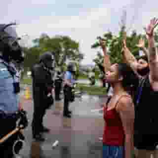 Peaceful protesters flooded the streets of Minneapolis yesterday, demanding justice for George Floyd, who was killed on Monday while in police custody. But soon, there were clashes with police. Click the link in our bio for more photos. Photographs by Richard Tsong-Taatarii/Star Tribune/AP; Kerem Yucel/AFP/Getty Images; Stephen Maturen/Getty Images