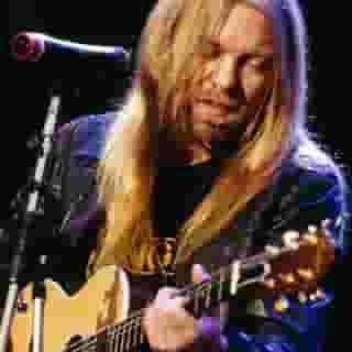 Gregg Allman died three years ago today. The Southern rock pioneer fused country blues with San Francisco-style extended improvisation, creating a template for countless jam bands. Tap the link in our bio for his 20 essential songs. Photograph courtesy of Time & Life Pictures/Getty