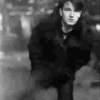 Happy 60th birthday Bono! In honor of the U2 frontman, click the link in our bio for 50 of the band’s greatest songs. Photograph by Lisa Haun/Getty Images