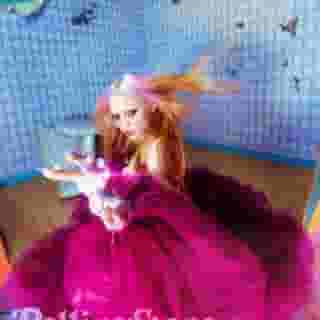 Apparently, copious amounts of quarantine ennui and California weed were all that @samanthahissong needed to become a synth-slinging DJ. Tap the link in our bio to see how one of our writers remixed @grimes into the pop star of her coronavirus dreams. Photographed and directed by Charlotte Rutherford for Rolling Stone