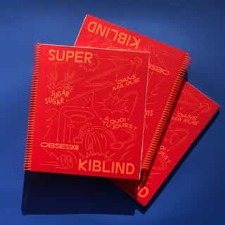 📸 𝗦𝗨𝗣𝗘𝗥 𝗞𝗜𝗕𝗟𝗜𝗡𝗗 𝟱
More photos of our new book, Super Kiblind 5, which includes all the original illustrations that were published in 2021's Kiblind magazines as detachable posters.

📙 37 original illustrations 🔸 37 international illustrators 🔸 37 detachable posters 🔸 4 themes 🔸 Silkscreened cover 🔸 FR-ENG

With illustrations / posters from : @jisuchoi.poly, @_samuelbas_, @teummmm, @ram__han, @eponine_cottey, @brycewymer, @_pppannn_ , @nikoenikoeniko, @joseph.callioni, @rooovie, @hiu.yu.ong, @josequintanar_artist... (2/3)

🔹 Preorders now live until December 2nd with a free picture book (link in bio)

.........................................................................

𝗦𝗨𝗣𝗘𝗥 𝗞𝗜𝗕𝗟𝗜𝗡𝗗 𝟱
📸 Quelques photos supplémentaires de notre nouveau livre, Super Kiblind 5, qui rassemble toutes les ilustrations originales réalisées pour Kiblind Magazine en 2021, transformées pour l'occasion en affiches détachables 🤯 

📙 SUPER KIBLIND 5 : 37 illustrations 🔸 37 illustrateur.rices internationaux.ales 🔸 37 affiches détachables 🔸 4 thématiques 🔸 couverture sérigraphiée

Avec les illustrations de : @jisuchoi.poly, @_samuelbas_, @teummmm, @ram__han, @eponine_cottey, @brycewymer, @_pppannn_, @nikoenikoeniko, @joseph.callioni, @rooovie, @hiu.yu.ong, @josequintanar_artist... (2/3)

🔹 Précommandes jusqu'au jeudi 2 décembre avec un imagier et les frais de port offerts (lien dans la bio)

#kiblind #superkiblind #magazine #livre #book #print #illustration #printmatters #serigraphie #spirale #fluo #bestofillustration #poster #affiche #deco #art #instaart