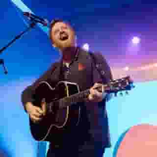 Dan Auerbach, Brandi Carlile, Jason Isbell and more transformed heartbreak into healing at the To Nashville, With Love tornado benefit concert. Tap the link in our bio to read our recap and to see more photos from the event. Photographs by @catherinepowell