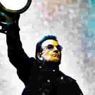 U2’s photographer Ross Stewart shared twelve amazing images from the band’s historic concert in Mumbai with us. Tap the link in our bio to see the exclusive behind-the-scenes photos. Photograph by Ross Stewart