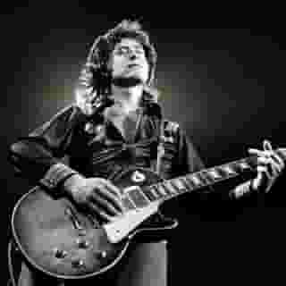 Happy birthday Jimmy Page! In honor of the Led Zeppelin guitarist, click the link in our bio for 40 of the band’s greatest songs of all time. Photograph by Robert Knight Archive/Redferns/Getty Images  