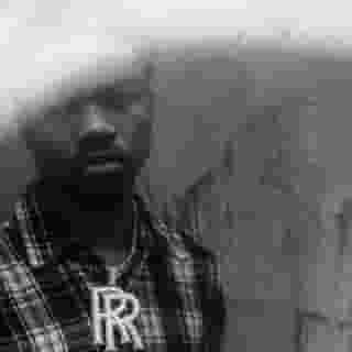 Roddy Ricch mined the long-term effects of a tumultuous youth on his debut album, ‘Please Excuse Me for Being Antisocial.’ Now, he’s thinking about what that really means. Tap the link in our bio to read why the West Coast melodist is a star with no one to celebrate with. Photograph by @itstrotter