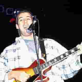 There’s only one Thanksgiving song deep enough to rep the multilayered joys of Turkey Day, and that’s Adam Sandler’s “The Thanksgiving Song." Tap the link in our bio for a break down of the comedian’s goofy tune verse by verse and see why his ridiculous ditty is the one true Turkey Day anthem. Photograph by Steve Eichner/Getty Images