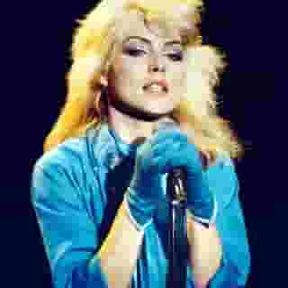Now that Debbie Harry has released her memoir, ‘Face It,’ she looks back on what she learned from Andy Warhol and David Bowie, as well as how people have interpreted her story. Tap the link in our bio to read our interview with Blondie's frontwoman. Photograph by Brian Cooke/Getty Images