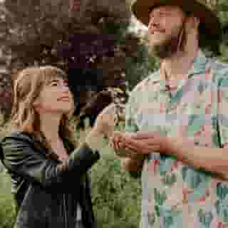 Indie heroes Jenny Lewis and Justin Vernon compare notes on East Coast vs. West Coast rap, Boby Dylan’s Christian year, songwriting and more. “I feel like there are songs in instruments,” Vernon tells Lewis. “I got a $179 Silvertone acoustic off eBay when I was living in North Carolina. Instantly, the day I got it, I recorded “Flume.” Click the link in our bio to read their conversation from our Musicians on Musicians issue here. Photograph by @DanielDorsa