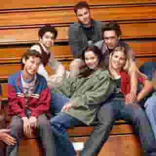 ‘Freaks and Geeks’ premiered 25 years ago today. In honor of the gone-too-soon show, we rank every episode of the cult TV classic, from good to great. Tap the link in our bio to see our full list. Photograph by Chris Haston/NBC/NBCU Photo Bank/Getty Images