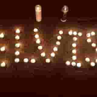 RG @rscountry: Elvis Presley died 42 years ago today. His fans gathered for the annual candlelight vigil last night at Graceland to remember his legacy. Click the link in our bio to see our list of Elvis’s 10 best country performances.