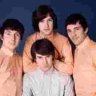 The Kinks’ story is a messy one. They made classic albums as well as disasters, creating one of rock & roll’s most gloriously weird songbooks. Click the link in our bio for Rob Sheffield’s complete guide to the band's music. Photograph by Tom Hustler/Getty Images