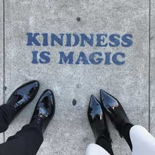 Wanna see a magic trick? 😉Link in bio for 5 ways to be kinder each day. 📸@francoisbach_