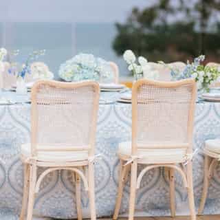 The Chanel Bleu linens feel right at home at this seaside networking event. The bold embroidered accents add intrigue to your tablescape design while keeping the design aesthetic delicate. ⁠
⁠
Venue: @laubergedelmar⁠
Event Planners & Designers: @everafterevents⁠
Florals: @leafittolexi⁠
Stationery: @sweetpaper⁠
Photographer: @shewanders⁠
Social Media: @sdcontentcreator⁠
Speaker: @reubenpooncoaching⁠
Rentals: @townandcountry_eventrentals⁠
Linens: @creativecoverings⁠
Favors: @youpatchit⁠
⁠
#creativecoverings #luxurylinens #linenrentals #eventprofs #tablescape #tablescapedesign #eventdesign #eventtrends #weddingideas #eventinspo #eventdecor #specialtylinens #brunch ⁠