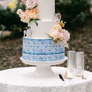 Our White Bella linens have a beautiful 3D textured design, perfect for using white linens without sacrificing on style. ⁠
⁠
Photographer: @elsaboscarello ⁠
Second Photographer: @kirstenmariephotography ⁠
Design & Planning: @jalieweddings_events ⁠
Venue: @everlineresort ⁠
Florist: @bandbdesigns_brandiechisholm⁠
Linens: @creativecoverings ⁠
Rentals: @celebrationseventrentals⁠
Cake: @pariscustomcakes⁠
⁠
⁠
#creativecoverings #luxurylinens #linenrentals #weddinginspo #weddingideas #receptionideas #weddingreception #whitewedding #weddingday #2025bride #bridal #outdoorwedding #tablescape #weddingtable