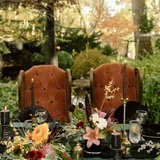 Dreaming of the upcoming garden weddings this season 😍 ft. Hunter Plush Velvet Linens ⁠
⁠
Planner/Coordinator: @thehytch⁠
Photographer: @imashleighmarie⁠
⁠
⁠
⁠
#creativecoverings #luxurylinens #weddingtable #tablescape #outdoorwedding #gardenwedding #linenrentals #eventrentals #weddinglinens #weddinginspo #intimatewedding