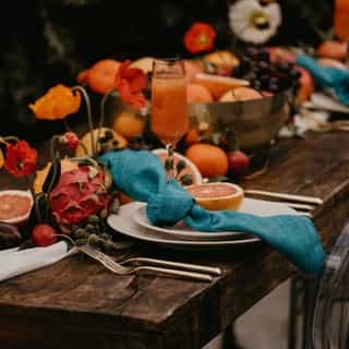 There's something magical about pairing vibrant blues, oranges, and yellows 💙 ft. Turquoise Linnea napkins ⁠
⁠
⁠
#creativecoverings #luxurylinens #blueandyellow #vibrantweddings #weddingtable #eventprofs #tablescape #linenrentals #eventideas #eventrentals #weddingvendor ⁠
⁠
⁠