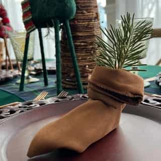 The best way to spread Christmas cheer, is singing loud for all to hear. The second best way is to use this elf boot napkin fold at your holiday celebration ❤️⁣
⁣
⁣
⁣
⁣
⁣
⁣
#creativecoverings #specialtylinens #christmasparty #elf #chistmasinspo #napkinfold #tablescapeideas #holidaypartyideas #merrychristmas #corportateevent #christmasdecor