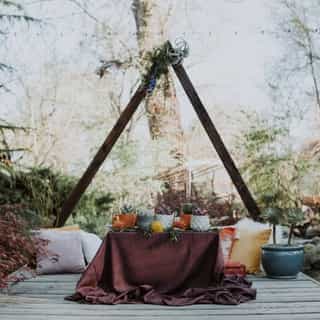 Will rustic elegance ever become a passing trend? We say never. Our Plum Linnea is a lightweight woven fabric with the look and feel of a traditional linen, perfect for indoor or outdoor events. ⁣⁠
⁣⁠
⁣⁠
Venue: @thehytchswg⁣⁠
Coordination & Styling: @jalieweddings_events ⁣⁠
Photography: @bridgetmcdonaldphotography ⁣⁠
Floral: @finetblake⁣⁠
Rentals: @camelotpartyrentals ⁣⁠
Linens: @creativecoverings ⁣⁠
⁣⁠
⁣⁠
⁣⁠
#creativecoverings #rusticwedding #outdoorwedding #specialtylinens #eventrentals #elopement #bridal #eventinspiration #plumwedding #weddingvendor #winterevents⁣⁠