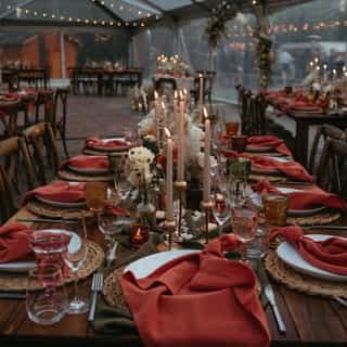 Happy September, fall weddings are finally upon us! 🍁 

To celebrate autumn, this beautiful, dark-tone wedding gives us the perfect touch of burnt orange and bronze. Can you feel the cool, fall breeze yet? 💭

Venue: @chaletviewlodge
Bar Service: @petite.street
Photographer: Brooke Stonely
Band: @erichenryandersen
Caterer: @blendcateringreno
Florist: @helianthusfloral

•
•
•
#fallwedding #fallweddings #eventlinens #2023weddingtrends #eventdecor #specialtylinen #weddinginspiration #tablescape #tabledecor #fallweddinginspiration