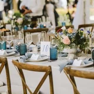 A fairytale made real at this stunning wedding photographed by @kellylemon. ♡We love the small blue details paired with neutral, luxurious linens. And this venue certainly has our jaws on the floor!  #fairytalewedding⁠
⁠
Linen shown: Ivory Lamour

Florals: @countrybouquetsfloral
Planning: @areneeweddings
Venue: @lairmontmanor
Catering: @haggenmaeketstreetcatering