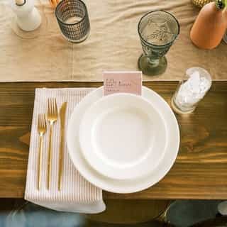 What do you think of this warm and cozy wedding? 💭

The cashmere plush velvet runners, the tan seersucker napkins and the golden utensils make the tabletop glow beautifully to fit the simple, warm vibe. ⭐️🥂

If you like these linens, click the link in our bio for more!