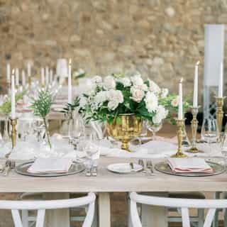 Sweet and classic! The touch of blush dupioni napkins mixed with the classic white details makes for a magical table look. 💫💖 

What do you think of these precious linens? 💭 

If you want to see these napkins or more of our linens, click the link in our bio. 

Event Planning and Design: @imoni_events @silverleafclub
Venue: 
Floral Designer: @avantgardefloraldesignstudio
Photography: @lesliedphotography
Videography: @somethingnew.media
Entertainment: @groovemobiledjs @sweetwaterstrings @thepaperplaceaz
@hairbyemilyhughes
Rentals: @southwest.teepee.event.rental. @creativecoverings
Cake: @ruzecakehouse