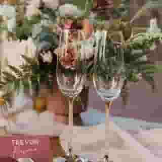 Delicate table veils and rouge etched velvet napkins are a perfect compliment to this dream wedding at @chaletviewlodge. 🌲✨

See the link in our bio for more on these linens or to set up a visit to our showroom!

Vendor team:
Photography: @kaykroshus
Venue + Coordination: @chaletviewlodge
Bar + Catering: @petite.street @blendcateringreno
HUMA: @gilianmademepretty
DJ: @epik.weddings
Florals: @poppycart.co
Video: @cabiefilms
Rentals: @luckyburro
Signage: @okocreativestudio