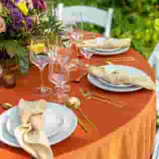 Feeling vibrant this spring? Bold color meets softness with the Spice Plush Velvet linen. ✨  They are paired here with our natural vintage napkins, texture on texture has never looked better.

There's been a lot of rain in our region the last few weeks, so we're dreaming of vibrant hues and sunshine vibes! 🧡

Rentals & Design: @amadoreventco
Florals: @madeinamador
Venue: The Gardens at Sutter Creek