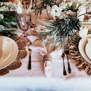 ⁠The oatmeal hemstitch linens? The beautiful couple? The stunning venue? Obsessed is an understatement. 😍⁠
⁠
Photography: @dianachristinephotography⁠
Videography: @4joymedia⁠
Flowers: @galenaforestflowers⁠
Decorated cake: @deliciousdesignsreno⁠
Linens: @creativecoverings⁠
Vintage goblets: @renotahoevintagerentals