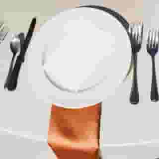 We are loving the Copper Lamour napkin paired with the Ivory Lamour table linen! It's finally cooling down, and the copper is giving us some fall vibes 🍁⁠
⁠
See the lamour in every color from the link in our bio. 🧡⁠
⁠
Photographer: @undertheredwoodsphotography⁠
Linens: @creativecoverings