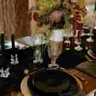 Happy Halloween! ☠️ We are loving the mysterious yet classy look of these black silky linens against the plates. They really make the gold details pop. Not to mention the spooky vibes of the black candlesticks and table runner! 👀

Shop the Black lamour linens through the link in our bio! 🖤
.
.
.
.
#eventlinens #2022weddingtrends #eventdecor #specialtylinen #weddinginspiration #weddinginspo #weddingdecoration#weddingreception #weddingdetails #weddingdecorinspiration #tablescape #tabledecor