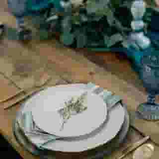 A moment for the topaz prism napkins✨😍⁠These napkins tie together the entire color scheme and quickly become the star of the show! ⁠
⁠
Follow the link in our bio to see all three of our prism fabric in colors topaz, onyx and sterling. 💍⁠
⁠
Reserve yours at www.creativecoverings.com