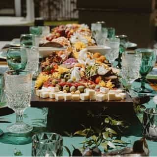 Charcuterie elevated with tones of teal. ✨ We love the glassware that matches our favorite Lamour linen on this beautiful tablescape!⁠
⁠
Browse all of our blue and teal linens through the link in our bio.⁠
⁠
Photo: @emmawynnpaul⁠
Catering: @roundaboutreno⁠
Venue: @theelmestate