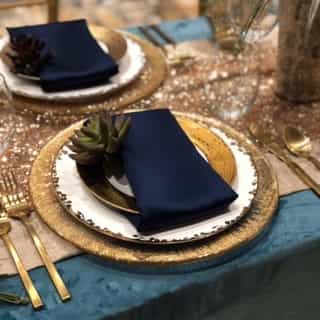 Winter weather calls for ... layers ❄️⁠
⁠
Featured linens: ocean plush blue velvet tablecloth, storm navy Lamour napkins, blush sequin table runner, and natural vintage table runner. ⁠
⁠
So creative and so effortlessly stunning! ✨⁠
⁠
Venue: @whitneypeakhotel⁠
⁠
⁠
⁠
