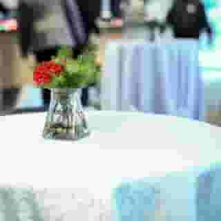 💍 Our White and Silver Metallic Swirl⁠ linen looked amazing at this Seattle wedding. The subtle detailing in the fabric adds a gorgeous touch to any table setting. ❄️⁠
.⁠
.⁠
.⁠
.⁠
.⁠
⁠Photographer: @alabastrophoto⁠
Venue: @wtcseattle⁠