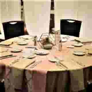 Neutral Layered color palette with our ⁠
Champagne Lamour Full Length Linen, Blush Dupioni Wide Runner, Sahara Sand Moroccan Runner and Champagne Tavira Napkins