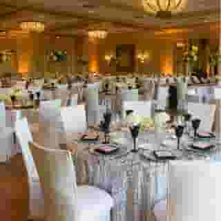 Our Silver Geometric Sequin fabric adds sparkle and dimension perfect for that 20s Art Deco feel.⁠
⁠
Photography | Carla Ten Eyck Photography @c10ike