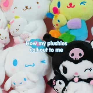You can never have too many Sanrio plushies, tbh 🧸💗 Link in bio. 