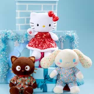 Holiday cuddles unlocked 🎄💖 Shop the new Hello Kitty and Friends @buildabear holiday plush at the link in our bio! 