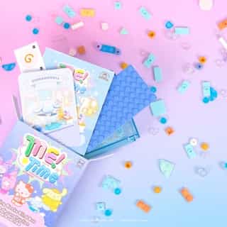 Collect them all 💖 Unbox a surprise building block set featuring Hello Kitty and Friends, each in their own unique scene! Link in bio to shop!